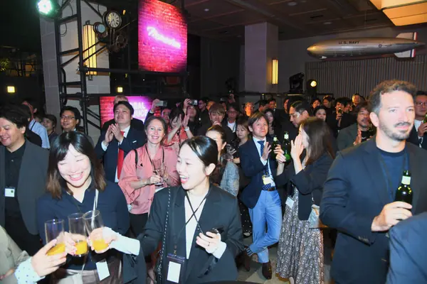 GP15周年イベント MOMENTUM：会場じゅうで乾杯（19:21）