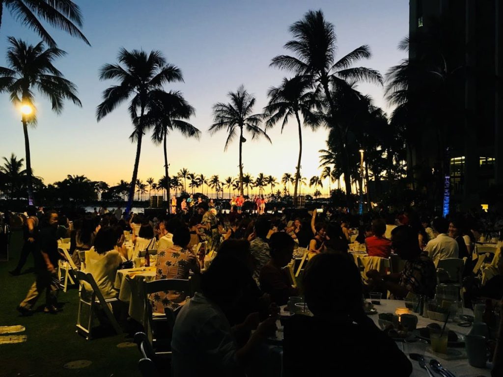 海外イベントの様子　ヤシの木　夜景　夕日