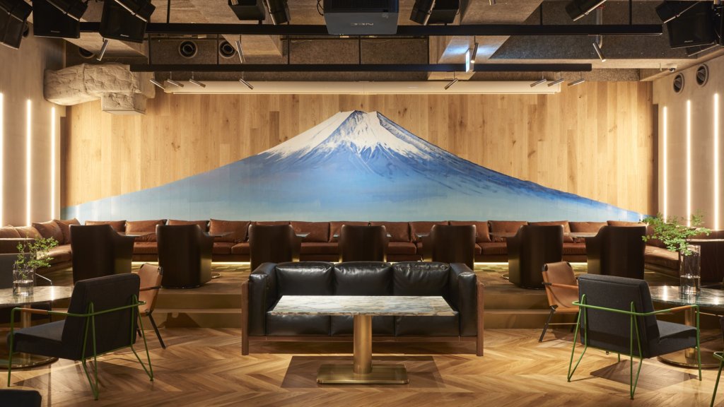 PLUS TOKYO メインスペース　富士山