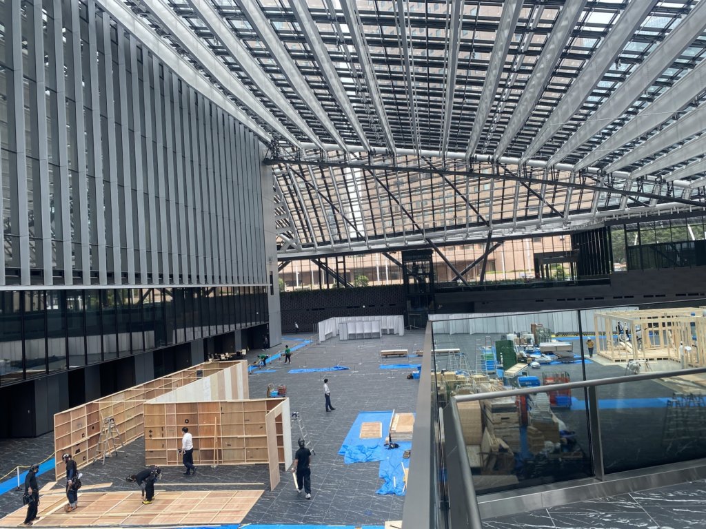 新宿住友ビル 三角広場