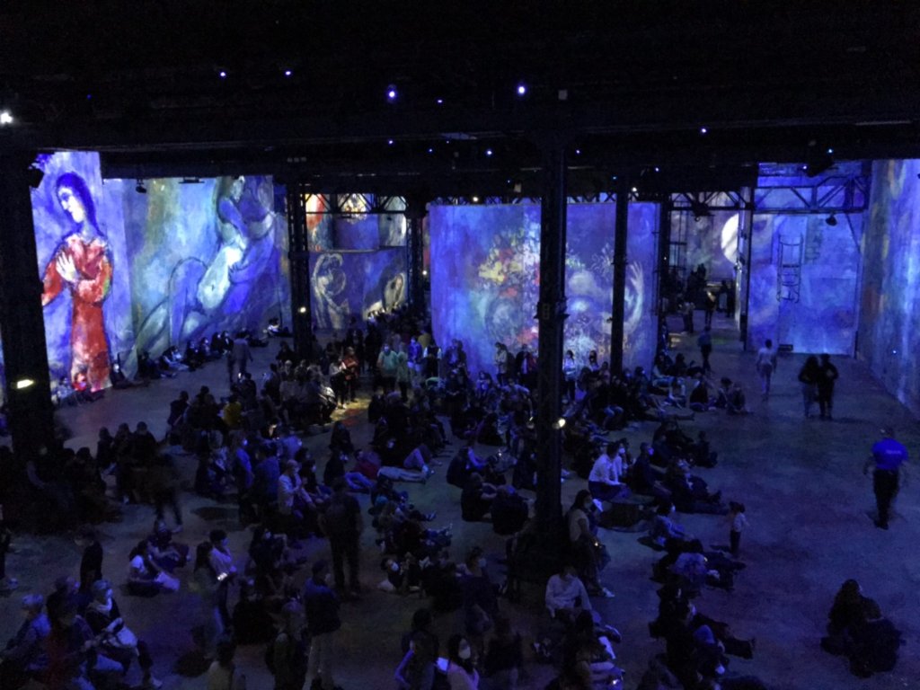 L’ATELIER DES LUMIÈRES、アトリエ・デ・ルミエール、パリ、デジタルアート、美術館