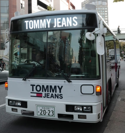 トミージーンズ、TOMMY JEANS、バス、ライブ