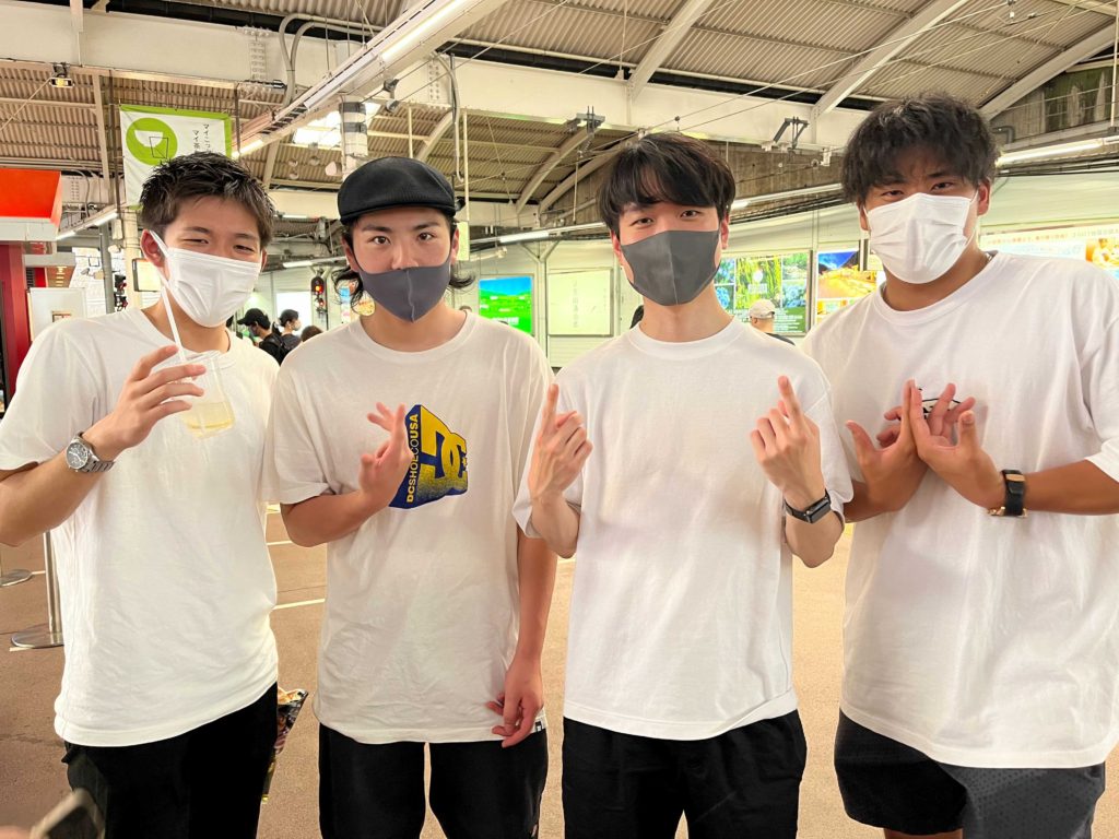 2日目の衣装……全員白T!?