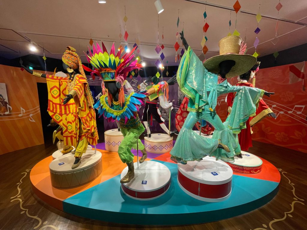 東京ディズニーリゾート アンコール!ザ・モーメンツ展 イクスピアリ 衣装