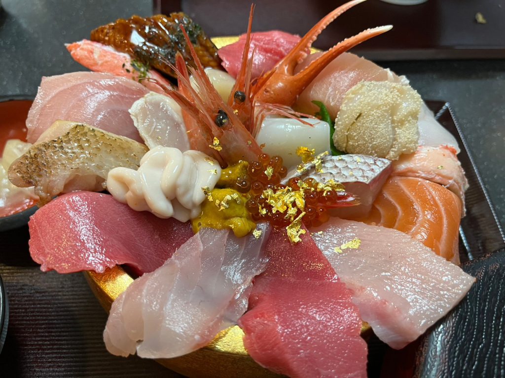 金沢 海鮮丼 金箔 井ノ弥