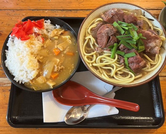 あらかわ食堂　牛そば　沖縄そば　カレー