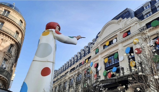 ルイヴィトン　Louis Vuitton　草間彌生　巨大人形　パリ