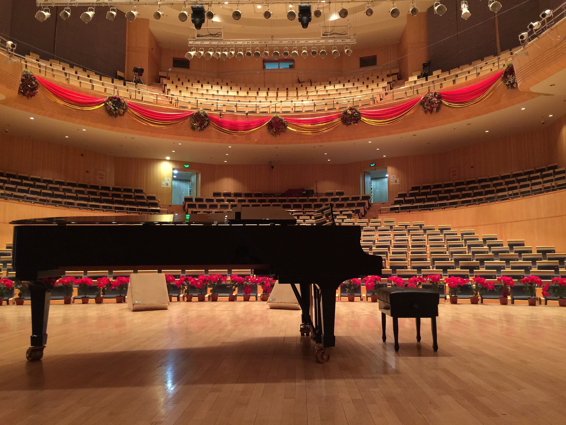イベント　コンサートホール　ピアノ